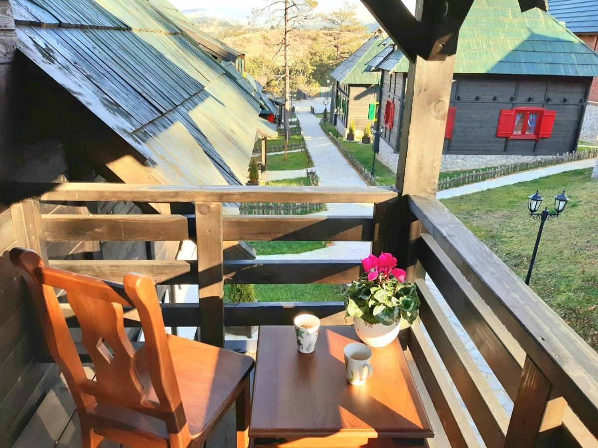 El Paso City, Zlatibor - Unique Wooden Cottages, Treehouse, Wild West Rooms, Accommodation 1-6 People Екстер'єр фото