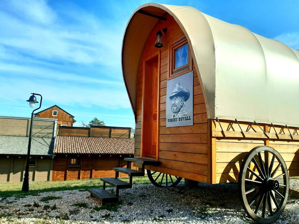 El Paso City, Zlatibor - Unique Wooden Cottages, Treehouse, Wild West Rooms, Accommodation 1-6 People Екстер'єр фото