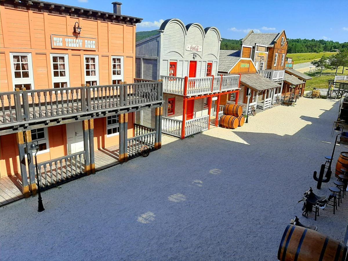 El Paso City, Zlatibor - Unique Wooden Cottages, Treehouse, Wild West Rooms, Accommodation 1-6 People Екстер'єр фото