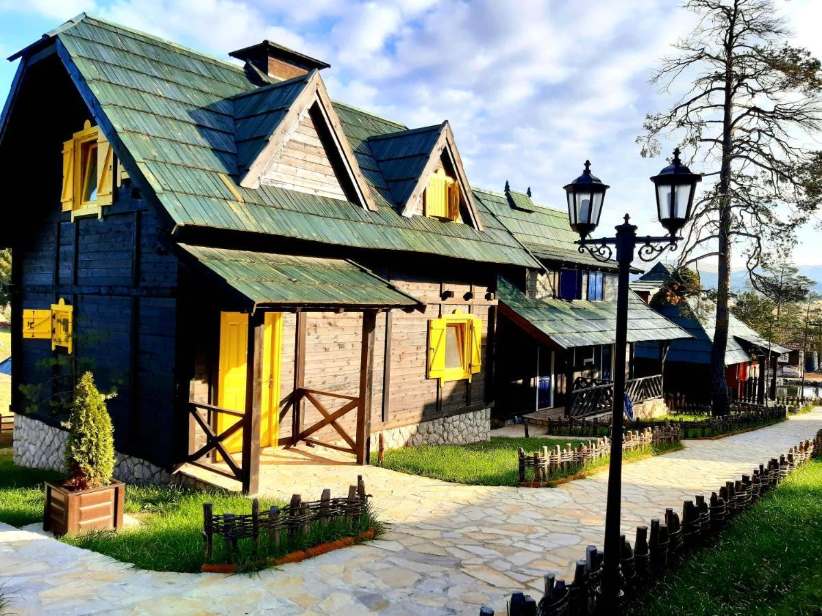 El Paso City, Zlatibor - Unique Wooden Cottages, Treehouse, Wild West Rooms, Accommodation 1-6 People Екстер'єр фото