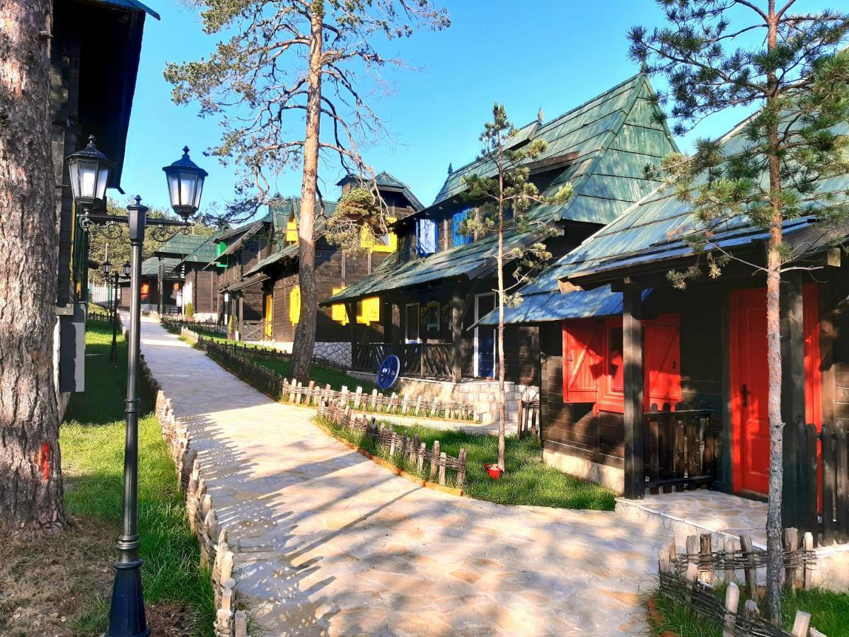 El Paso City, Zlatibor - Unique Wooden Cottages, Treehouse, Wild West Rooms, Accommodation 1-6 People Екстер'єр фото