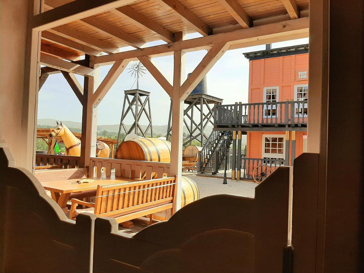 El Paso City, Zlatibor - Unique Wooden Cottages, Treehouse, Wild West Rooms, Accommodation 1-6 People Екстер'єр фото