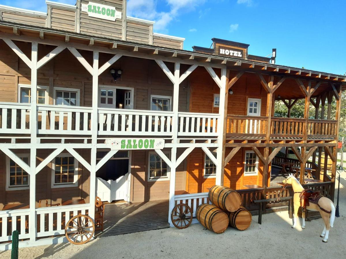 El Paso City, Zlatibor - Unique Wooden Cottages, Treehouse, Wild West Rooms, Accommodation 1-6 People Екстер'єр фото