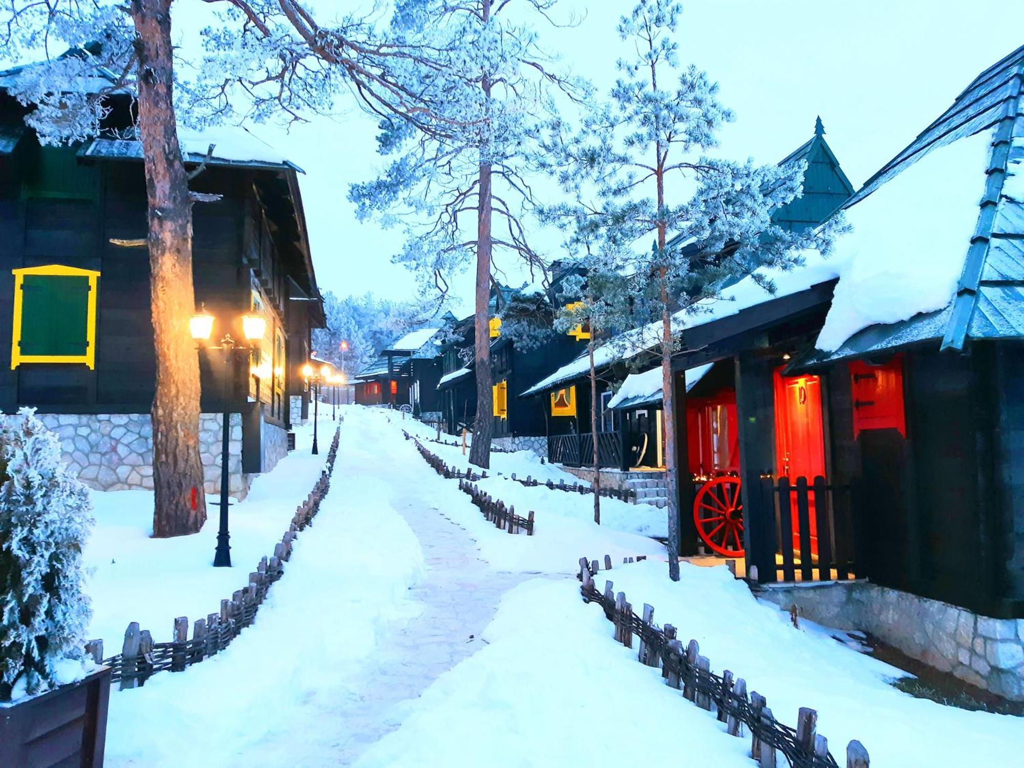 El Paso City, Zlatibor - Unique Wooden Cottages, Treehouse, Wild West Rooms, Accommodation 1-6 People Екстер'єр фото