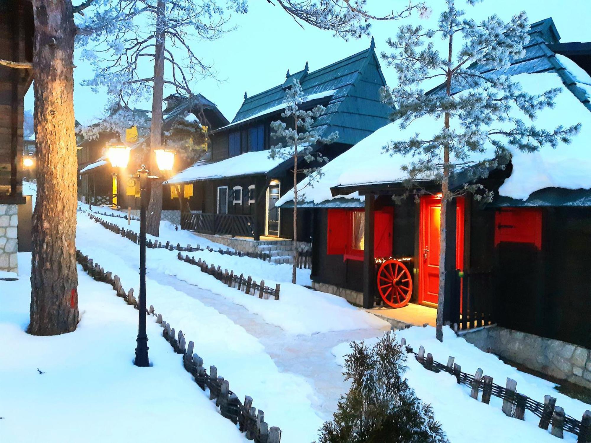 El Paso City, Zlatibor - Unique Wooden Cottages, Treehouse, Wild West Rooms, Accommodation 1-6 People Екстер'єр фото