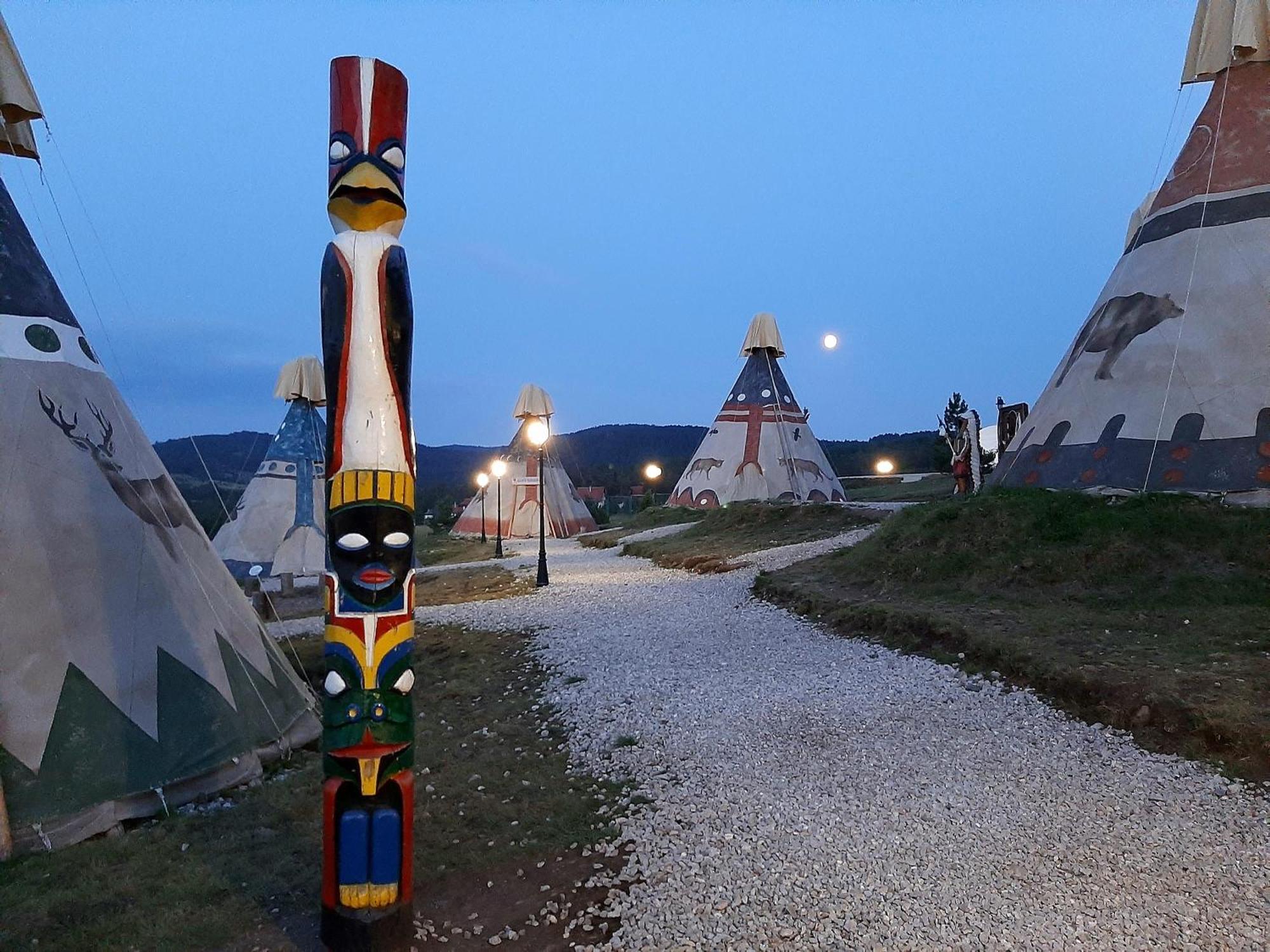 El Paso City, Zlatibor - Unique Wooden Cottages, Treehouse, Wild West Rooms, Accommodation 1-6 People Екстер'єр фото